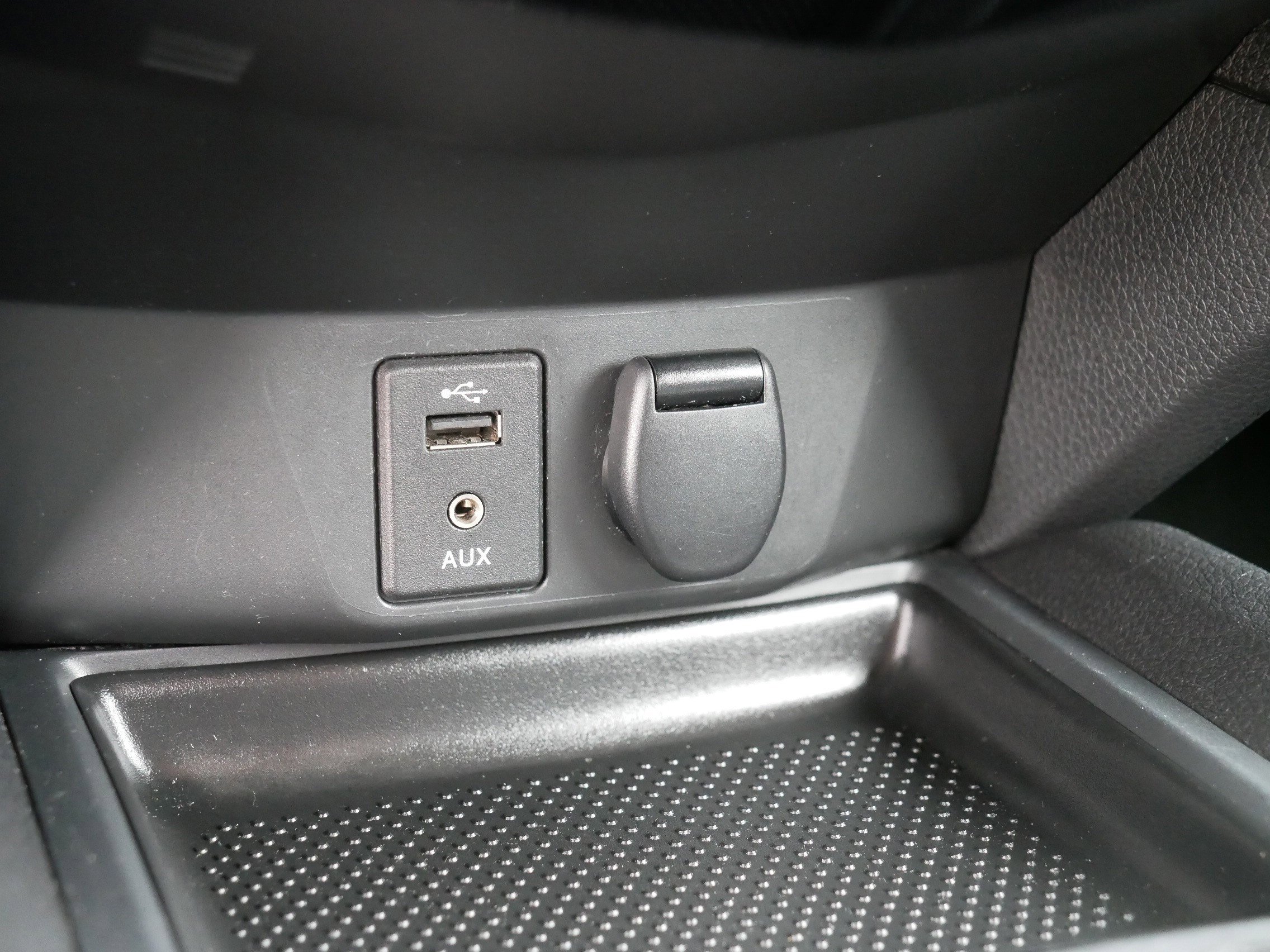 Used 2016 Nissan Rogue SV w/ SV Premium Package image 32