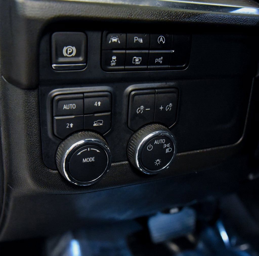 Used 2025 Chevrolet Tahoe LT image 18