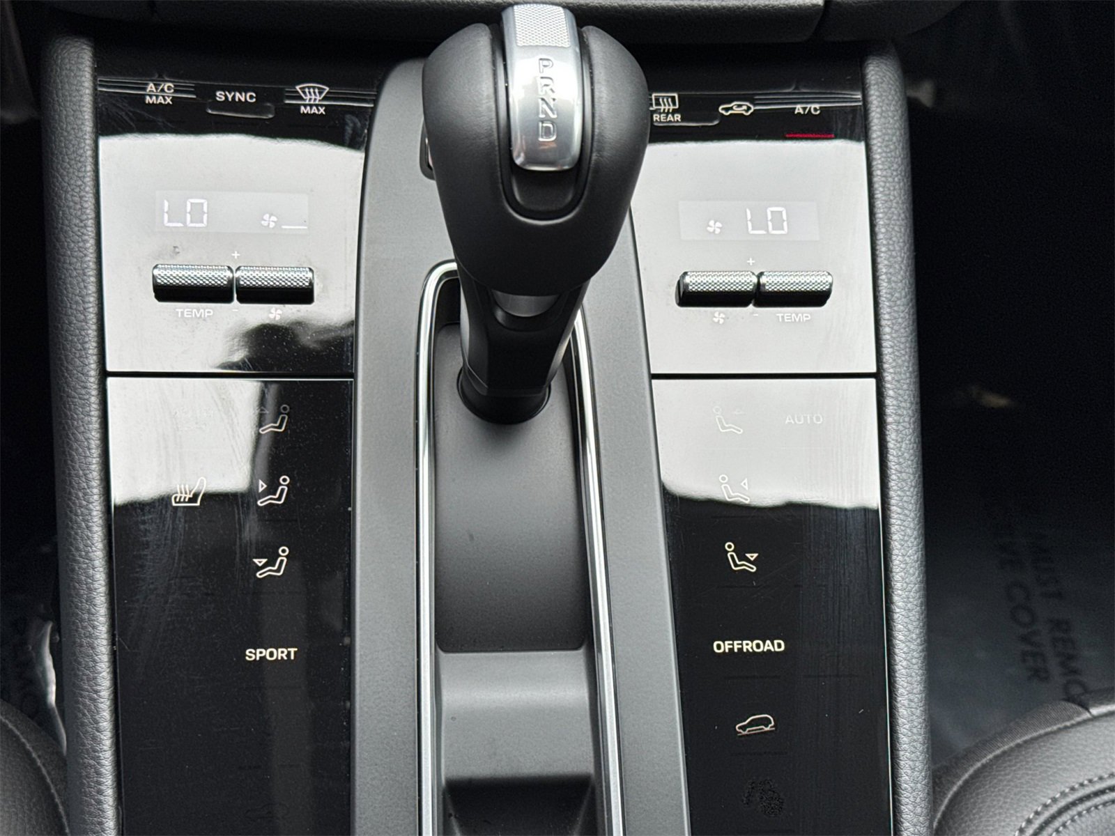 Used 2025 Porsche Macan image 24