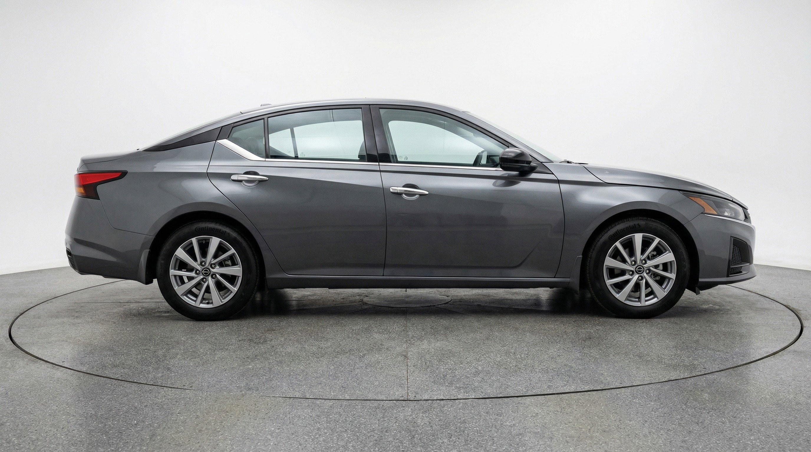 Used 2025 Nissan Altima 2.5 SV FWD image 11