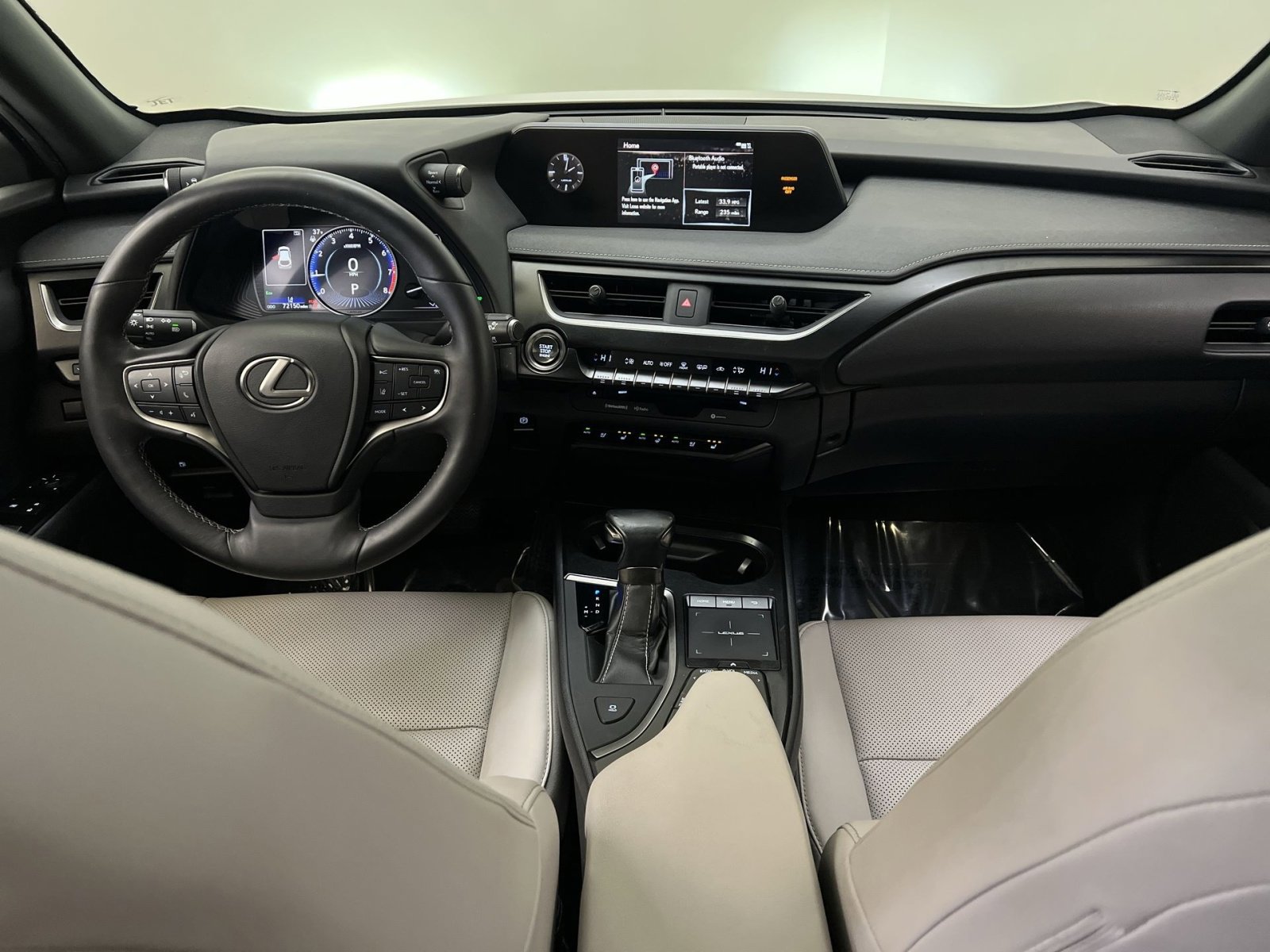 Used 2019 Lexus UX 200 image 21