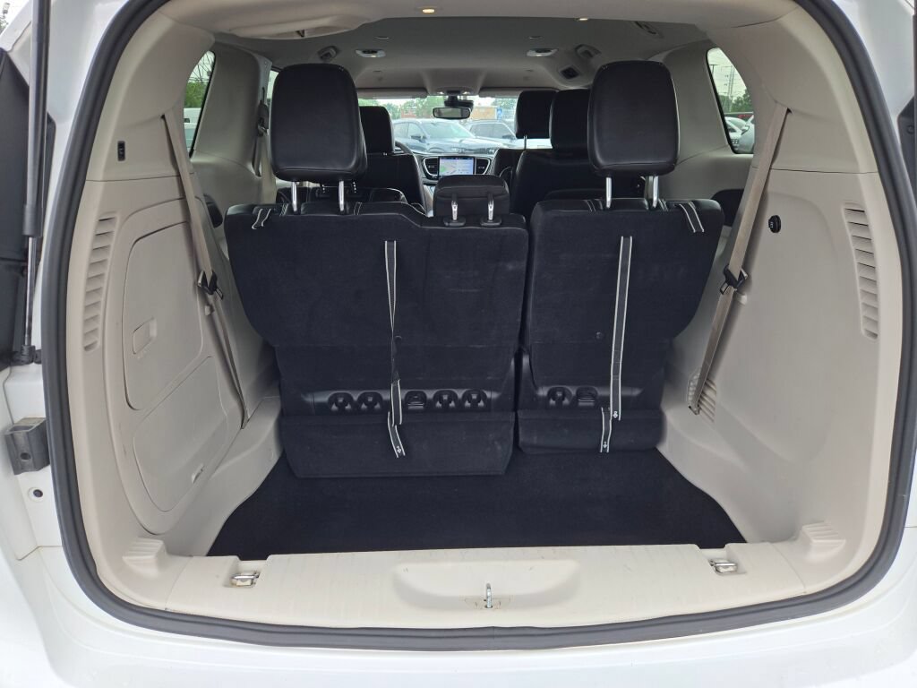 Certified 2024 Chrysler Pacifica Limited FWD image 23