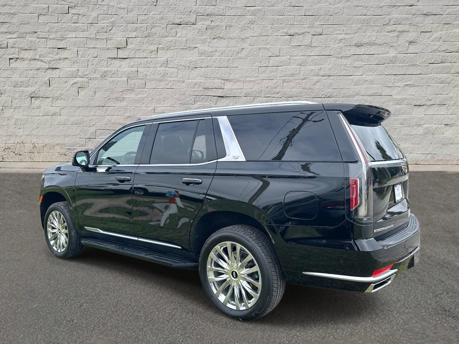 Used 2021 Cadillac Escalade Premium Luxury w/ Driver Assist Tech Package RWD video 2