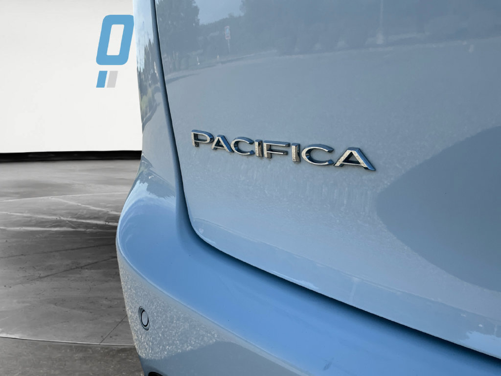 Used 2024 Chrysler Pacifica Touring-L FWD image 23