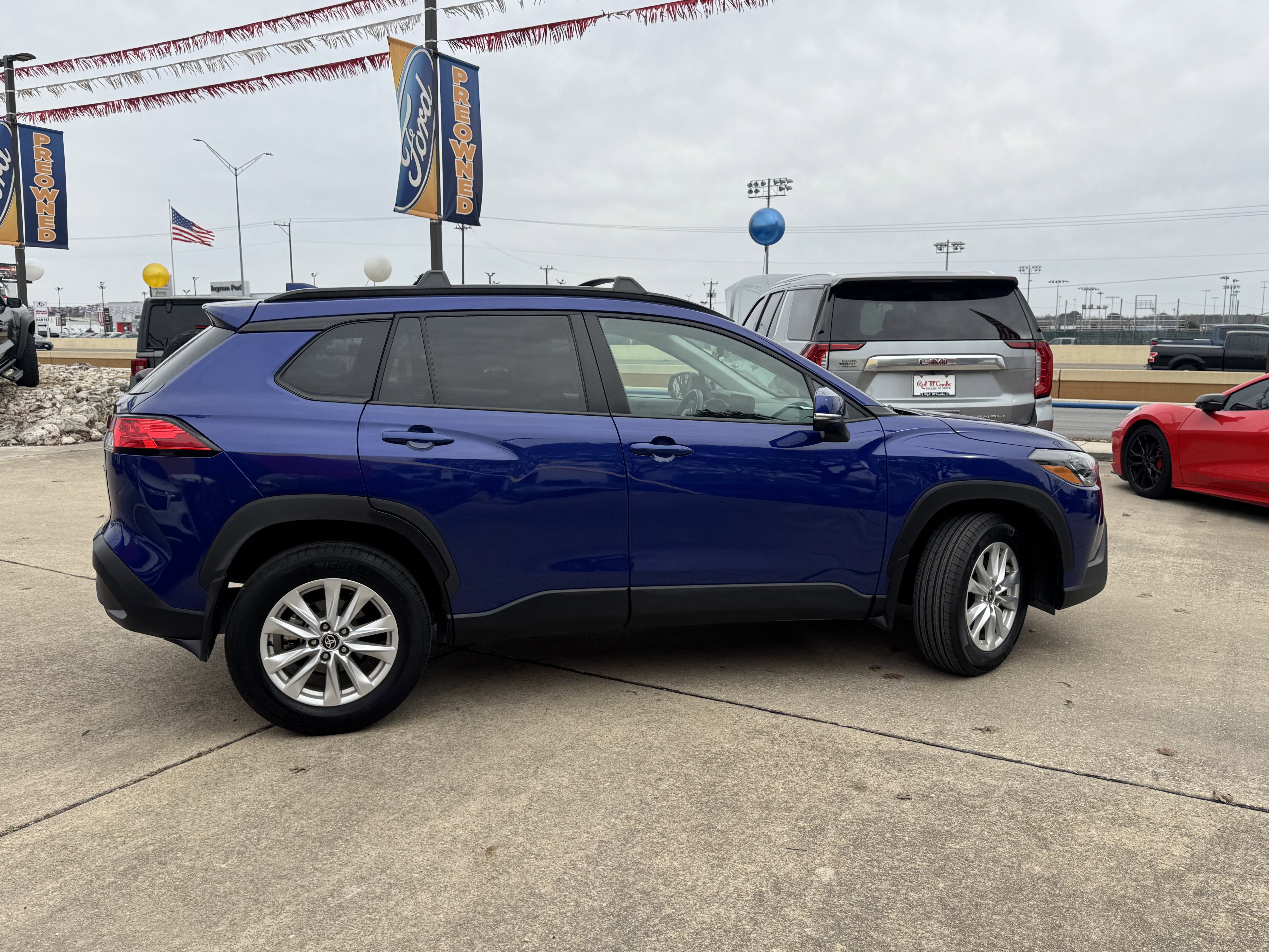 Used 2024 Toyota Corolla Cross LE image 3