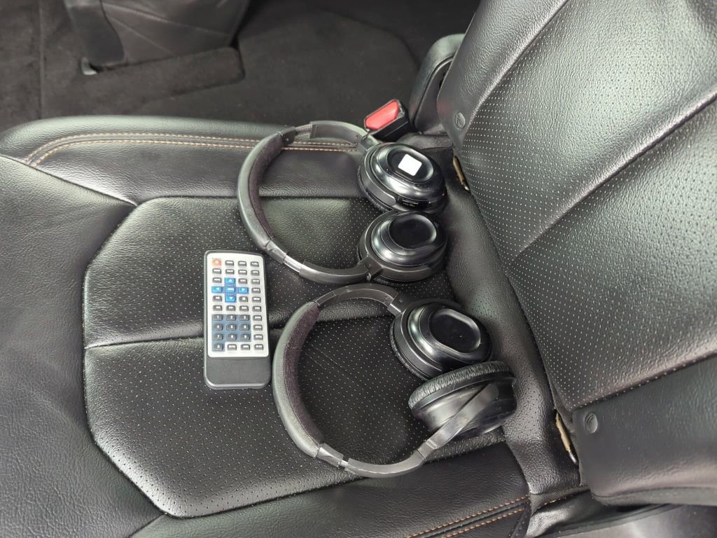 Used 2018 Chrysler Pacifica Touring-L w/ Tire & Wheel Group image 43