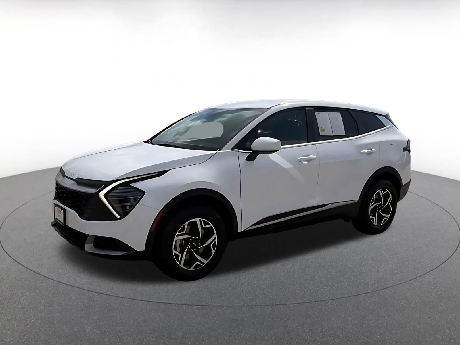 Used 2025 Kia Sportage LX image 9