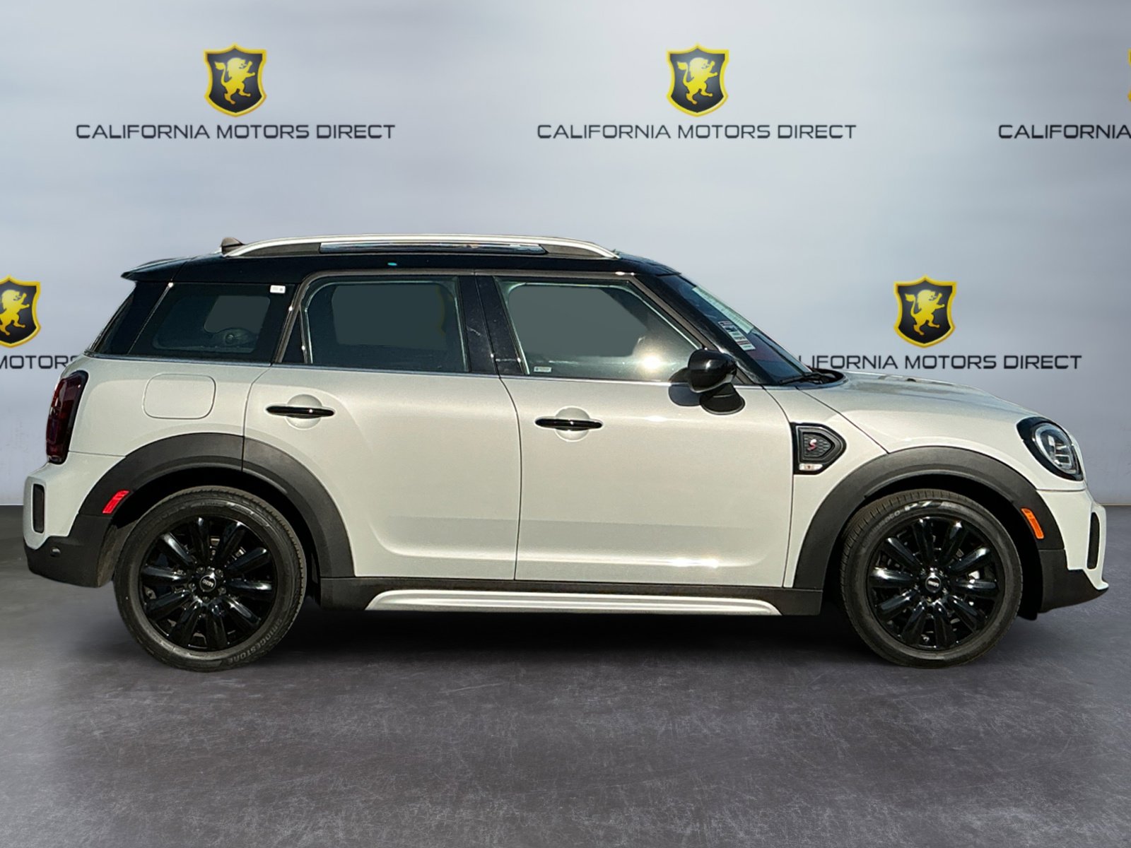 Used 2022 MINI Cooper Countryman S w/ Premium Package image 6