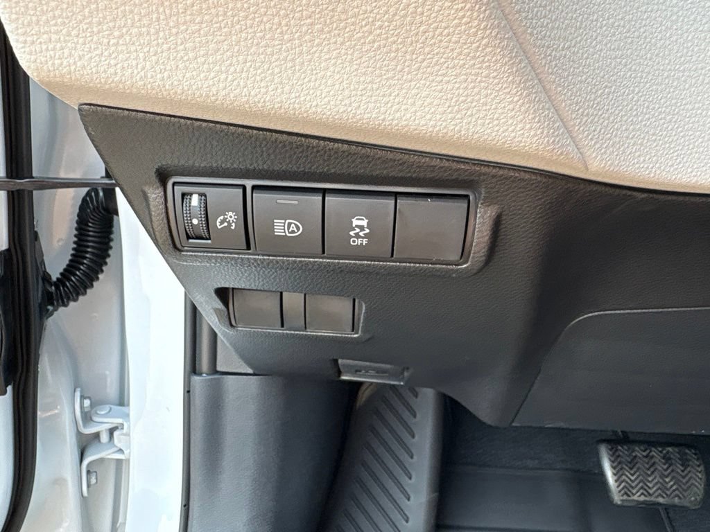 Used 2026 Toyota Corolla Cross LE AWD/4WD image 19