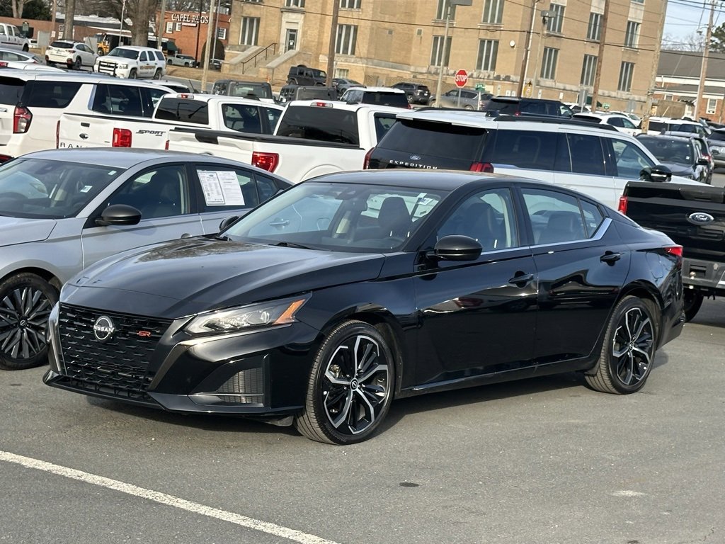 Used 2025 Nissan Altima 2.5 SR image 2