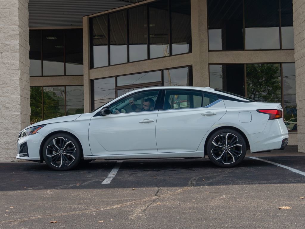 Used 2024 Nissan Altima 2.5 SR image 9