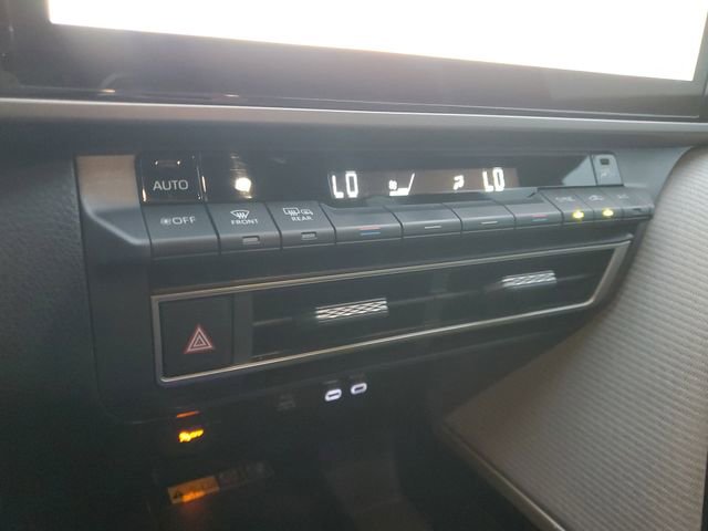 Used 2025 Toyota Camry XSE image 28