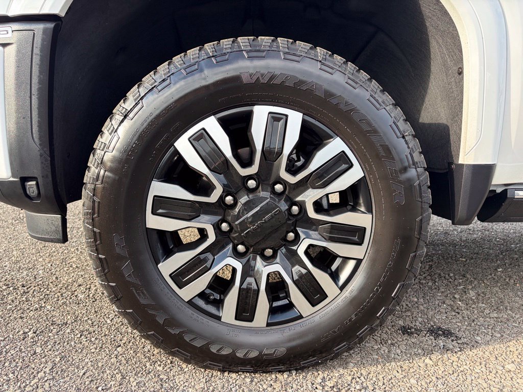 Used 2024 GMC Sierra 3500 Denali Ultimate AWD/4WD image 15