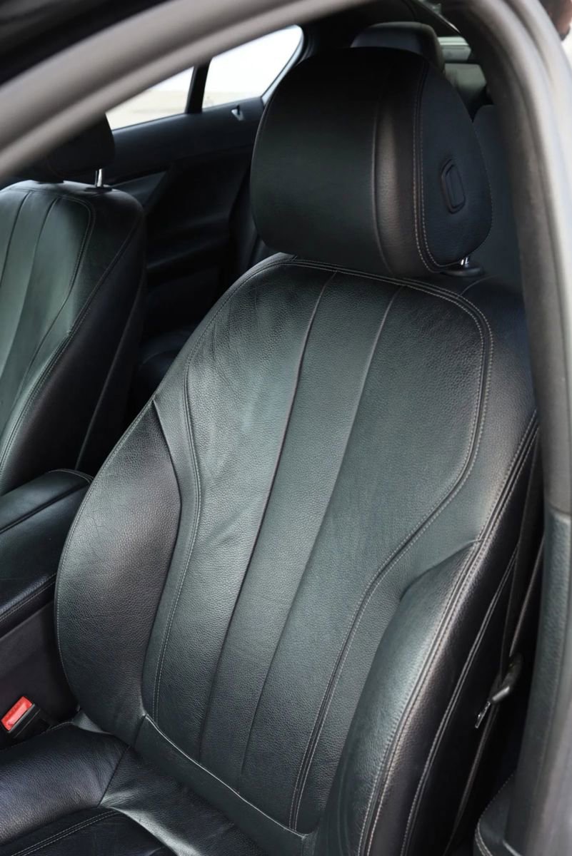 Used 2019 BMW 740i 740i Sedan 4D w/ M Sport Package image 17