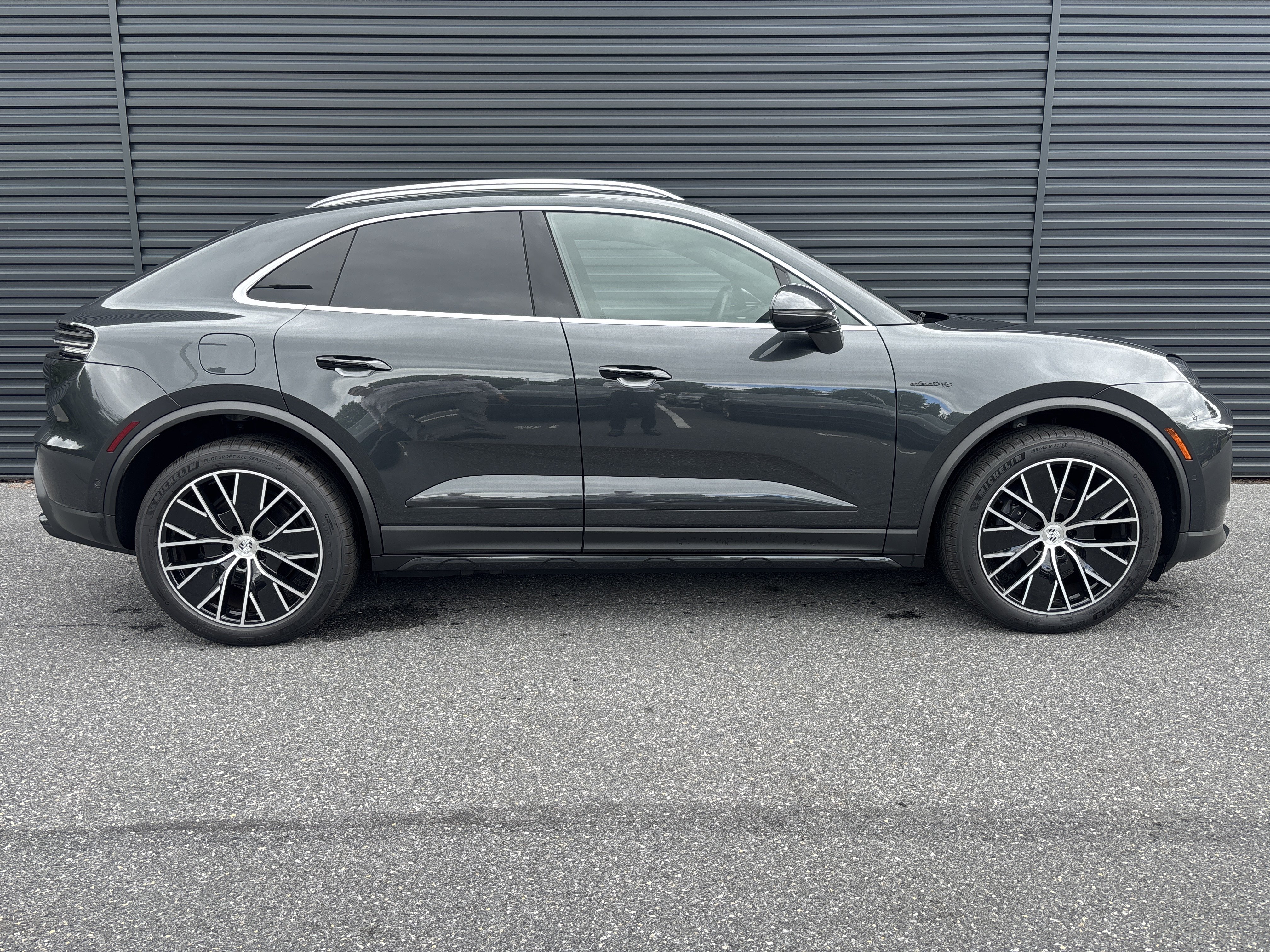 New 2025 Porsche Macan 4 Electric AWD/4WD image 10