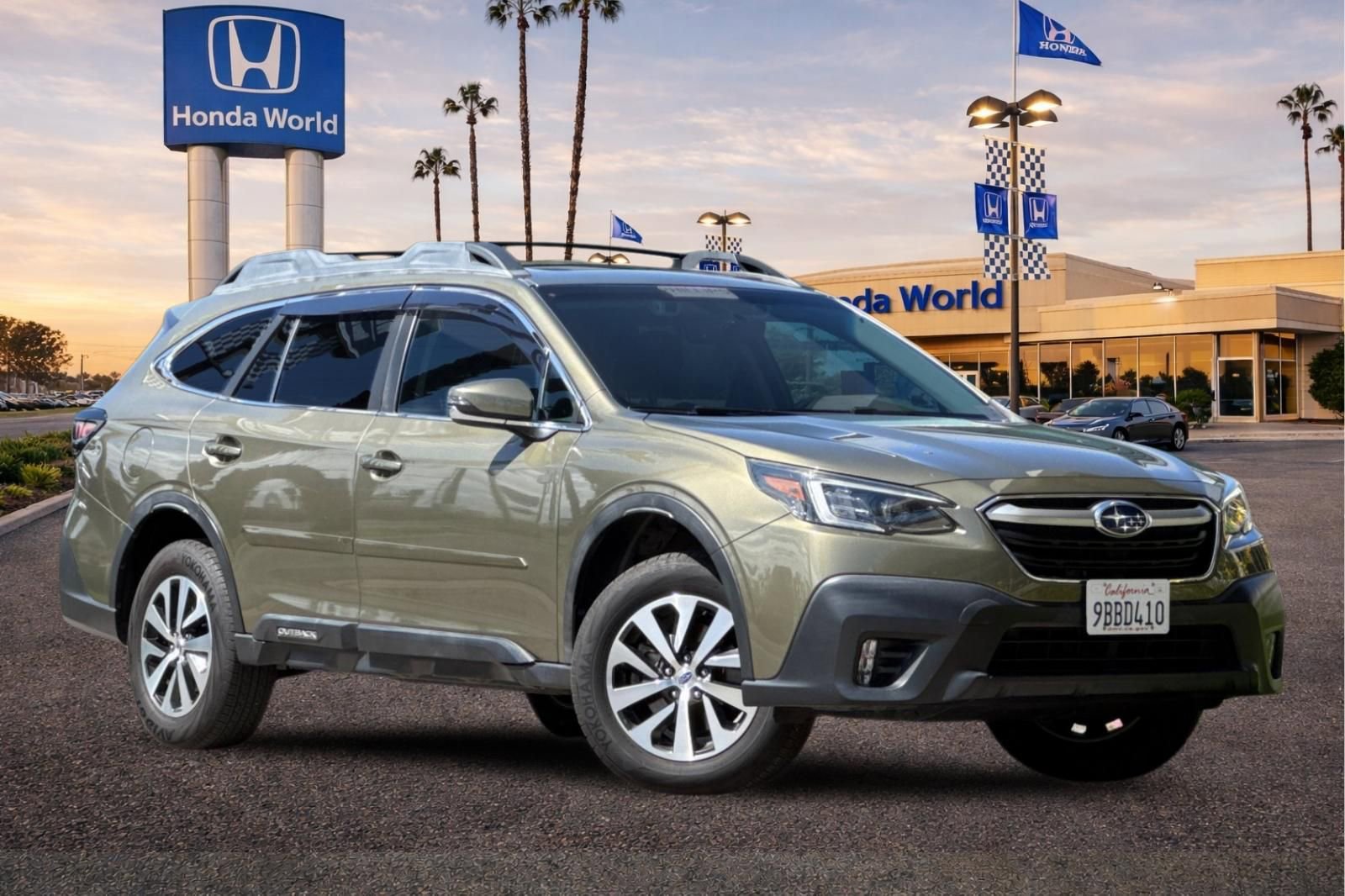 Used 2021 Subaru Outback Premium w/ Popular Package #1 AWD/4WD image 2