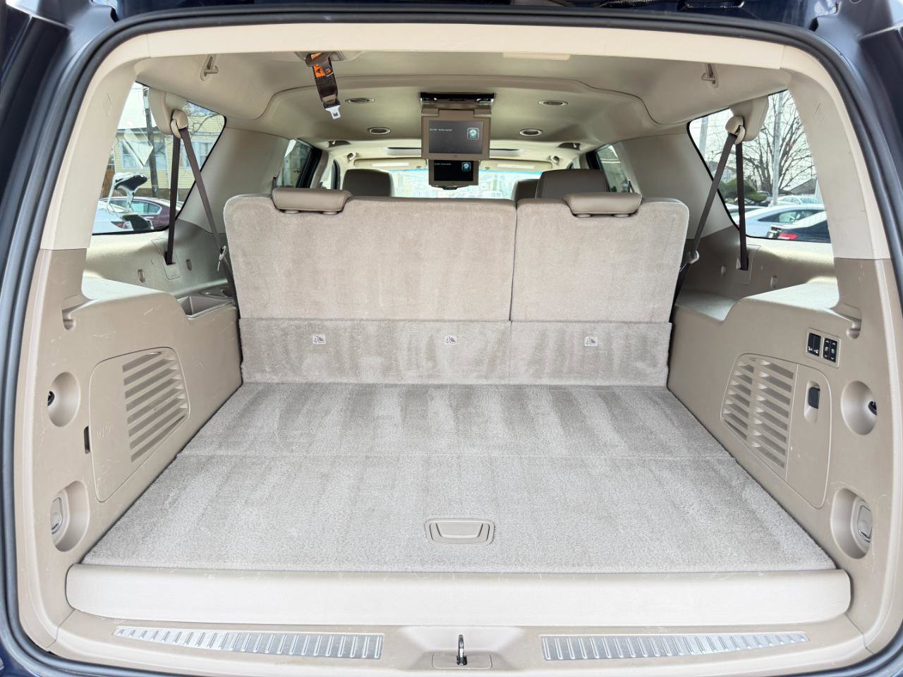 Used 2018 Chevrolet Suburban LT image 40