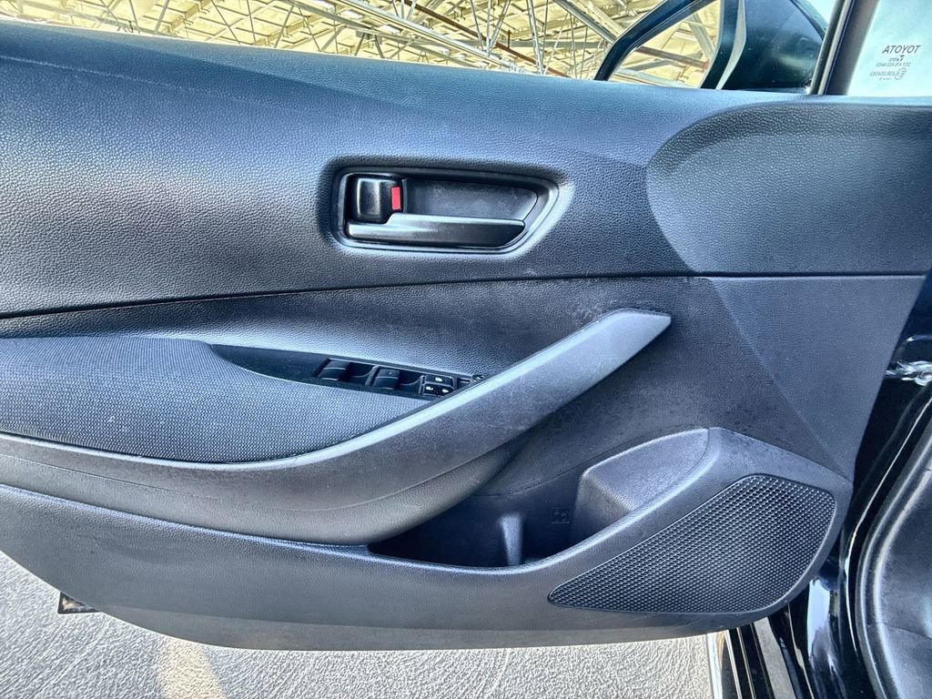Used 2025 Toyota Corolla LE FWD image 12