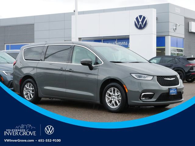 Used 2023 Chrysler Pacifica Touring-L image 1