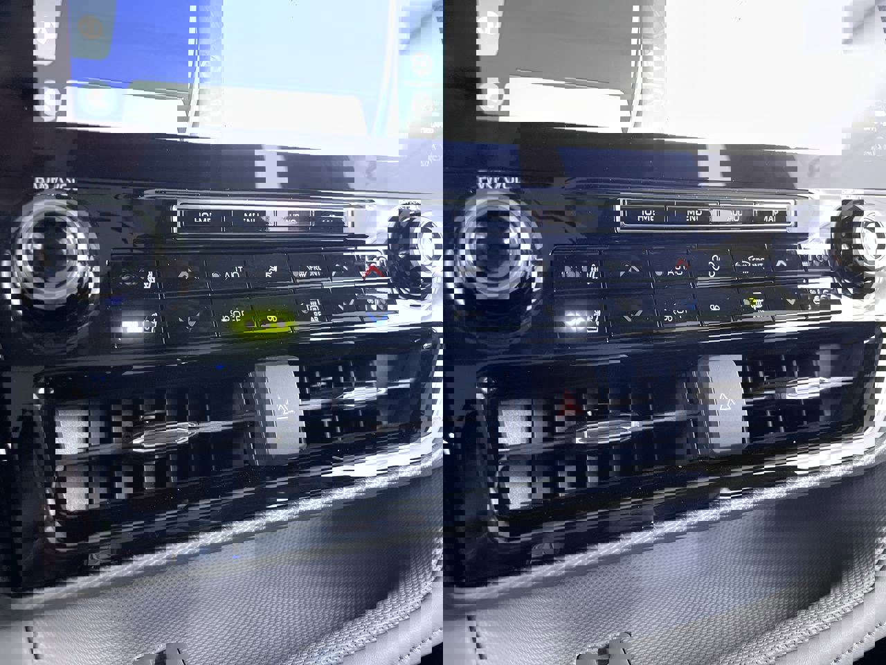 Used 2021 Toyota Highlander Platinum image 18