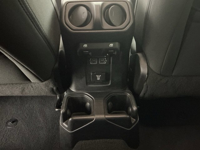 Used 2019 Jeep Wrangler Unlimited Sahara AWD/4WD image 33