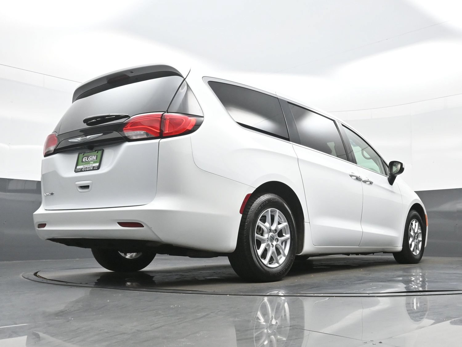 Used 2023 Chrysler Voyager LX FWD image 35