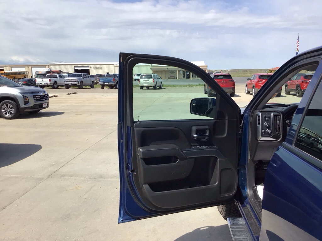 Used 2018 Chevrolet Silverado 1500 LT w/ All Star Edition AWD/4WD image 11