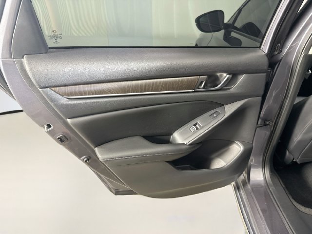 Used 2020 Honda Accord Touring image 25