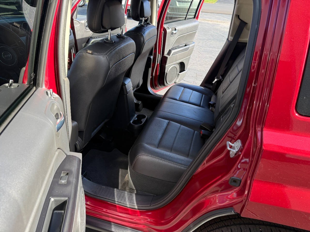 Used 2015 Jeep Patriot High Altitude AWD/4WD image 12
