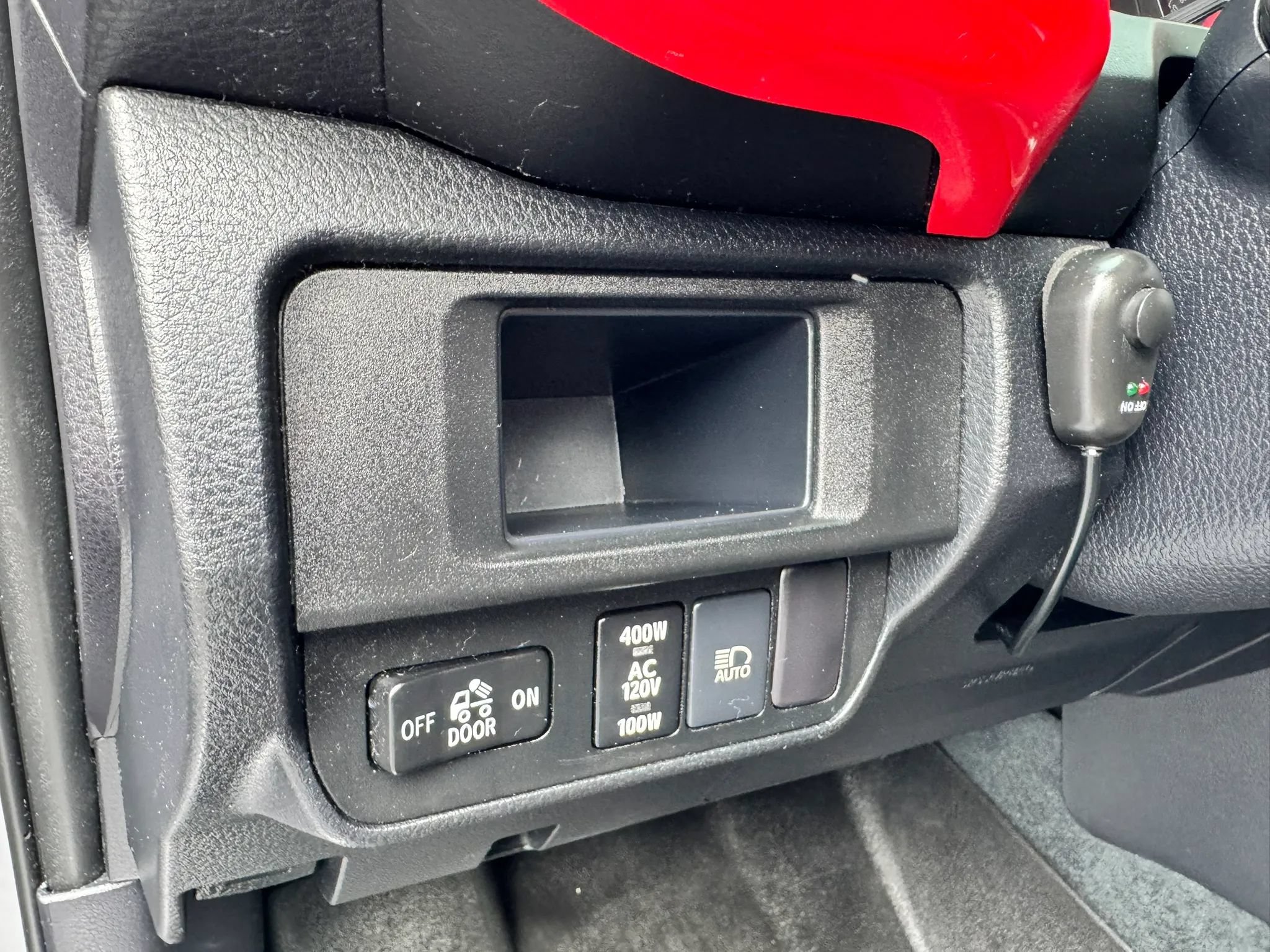 Used 2018 Toyota Tacoma TRD Off-Road w/ Technology Package AWD/4WD image 18