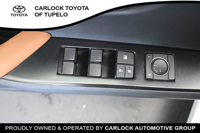 Used 2022 Lexus UX 200 w/ Accessory Package (Z1) FWD image 32