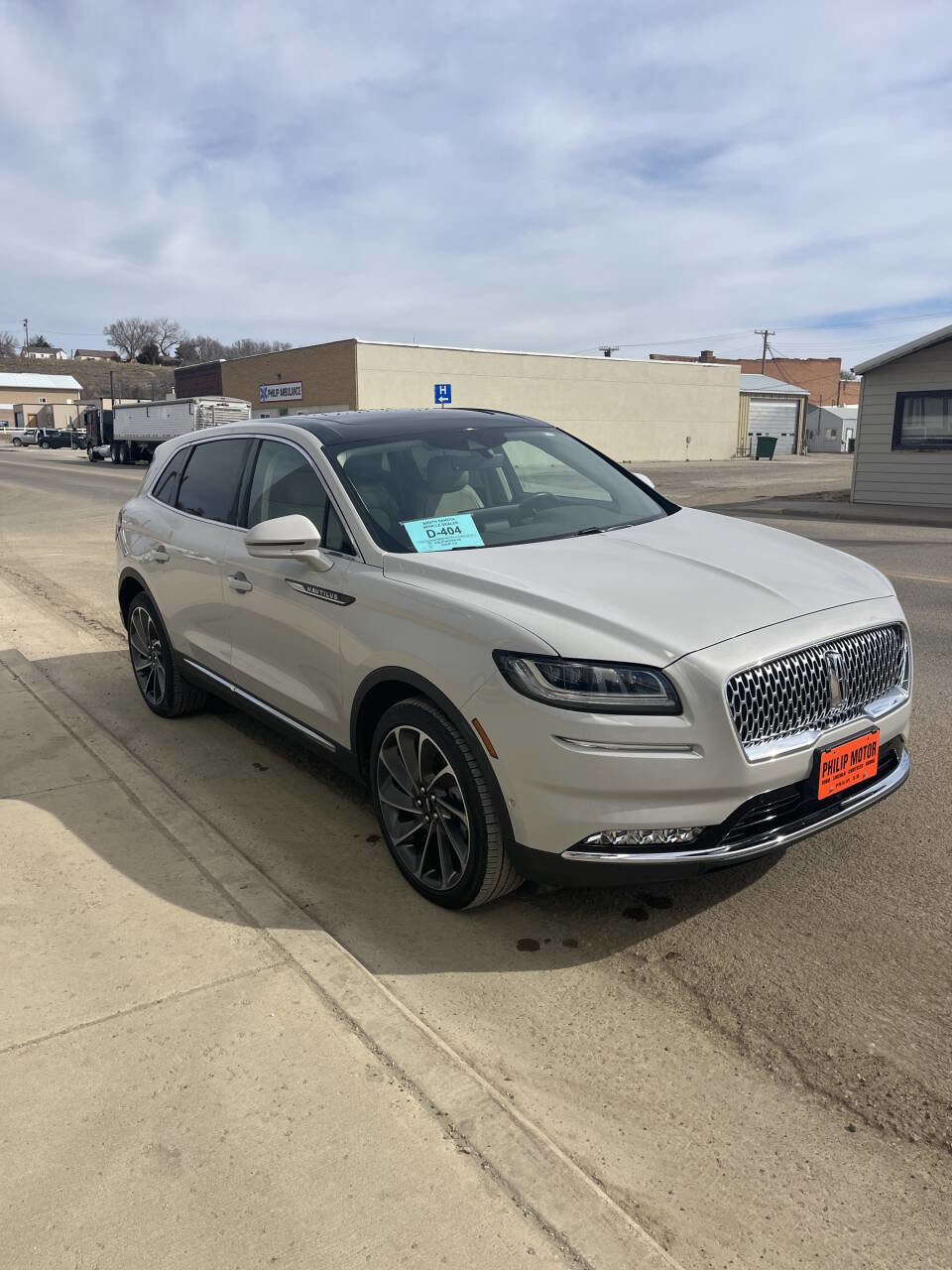 Used 2022 Lincoln Nautilus Reserve w/ Equipment Group 202A image 3