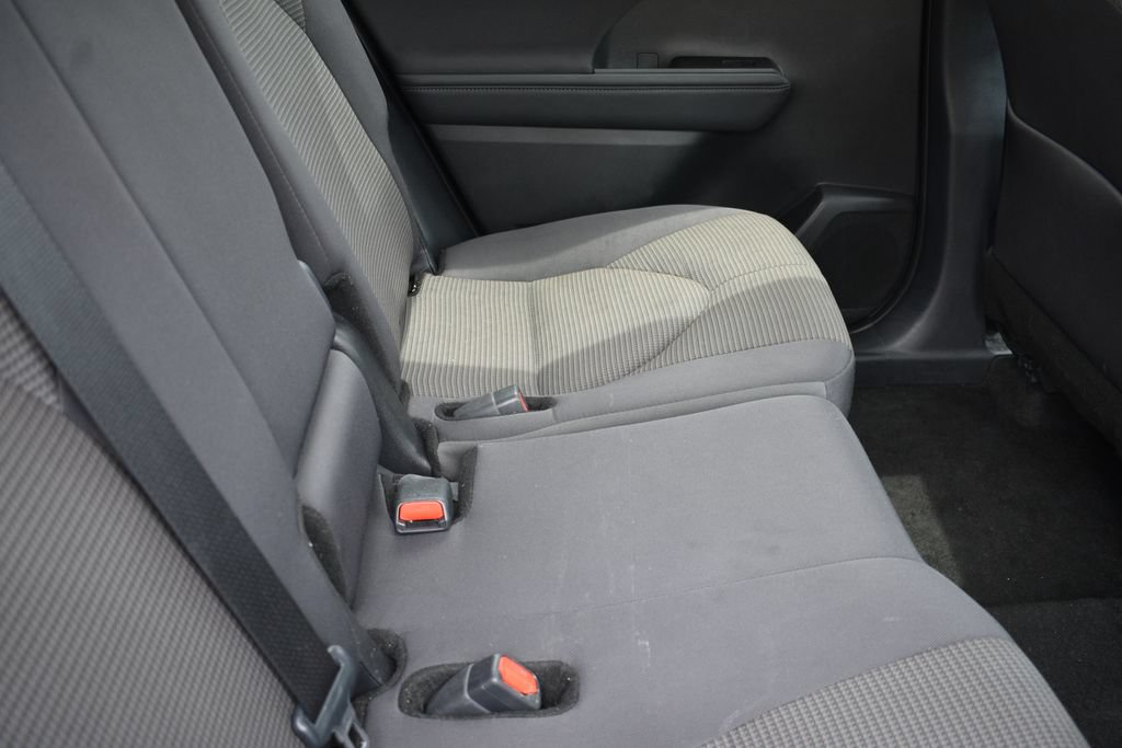Used 2025 Toyota Highlander LE FWD image 27