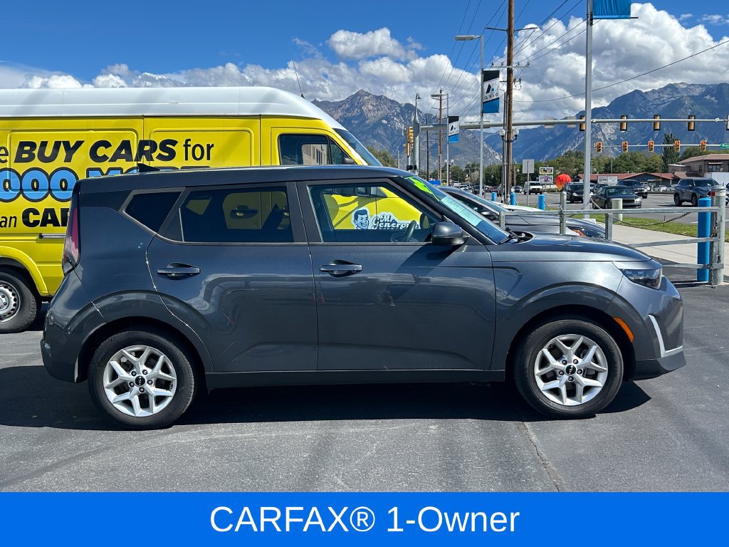 Used 2024 Kia Soul LX w/ Option Group 015 FWD image 2
