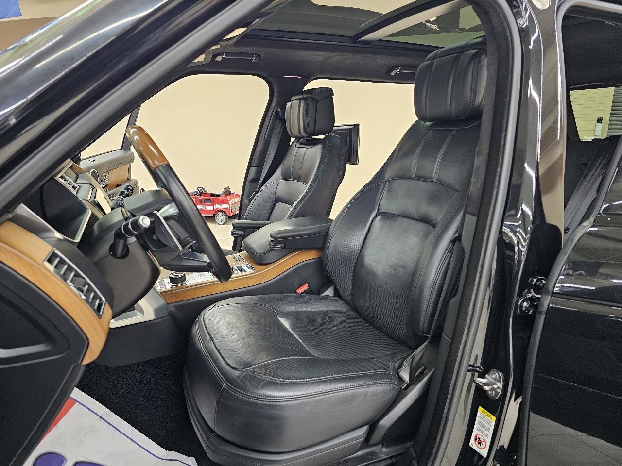 Used 2021 Land Rover Range Rover Long Wheelbase Autobiography image 16