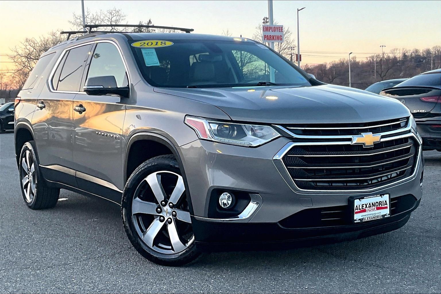 Used 2018 Chevrolet Traverse LT image 2