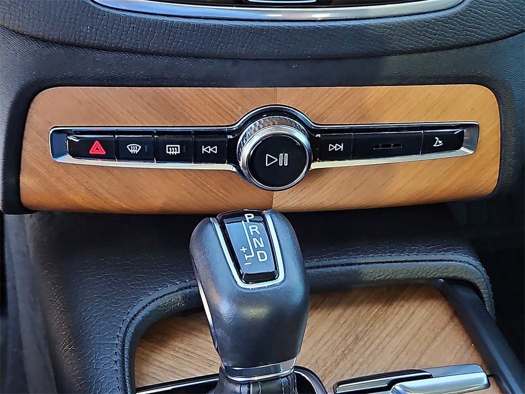 Used 2022 Volvo XC90 T6 Momentum w/ Advanced Package image 25