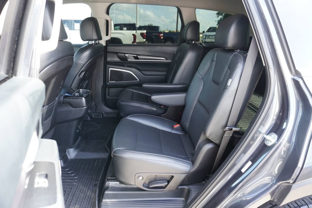 Used 2024 Kia Telluride S image 19