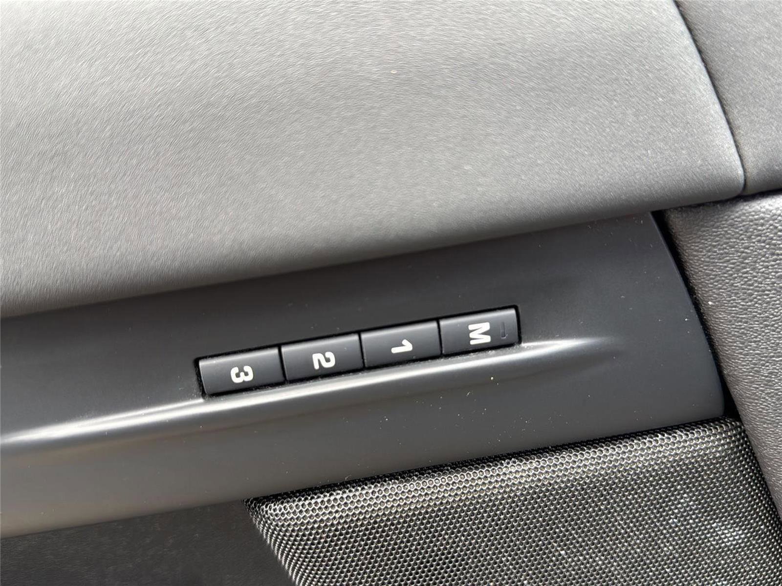 Used 2024 Land Rover Range Rover Evoque S AWD/4WD image 13