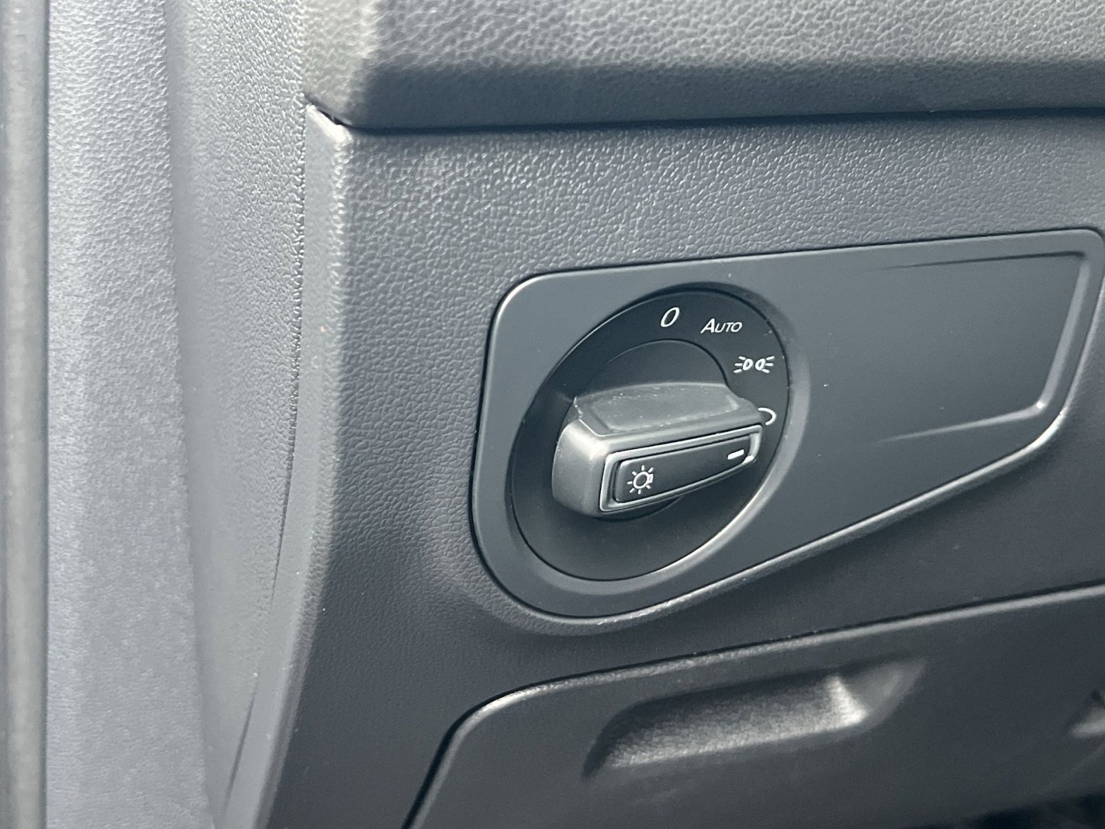 Used 2021 Volkswagen Tiguan SEL image 25