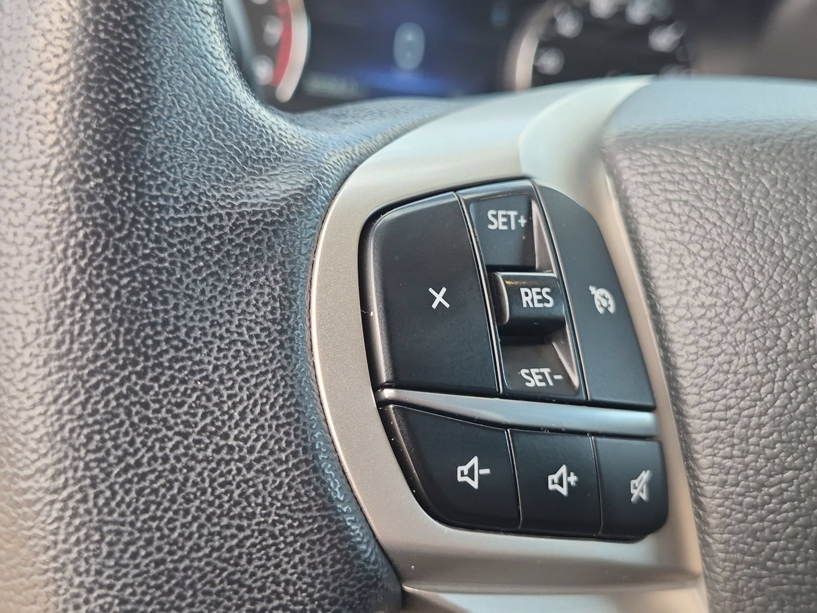 Used 2023 Ford Explorer XLT w/ Equipment Group 202A AWD/4WD image 24