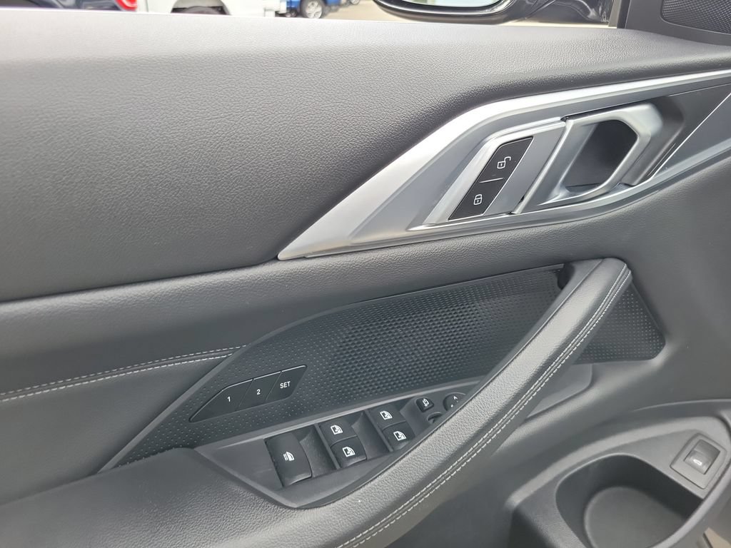 Used 2024 BMW 430i Convertible w/ Premium Package RWD image 12