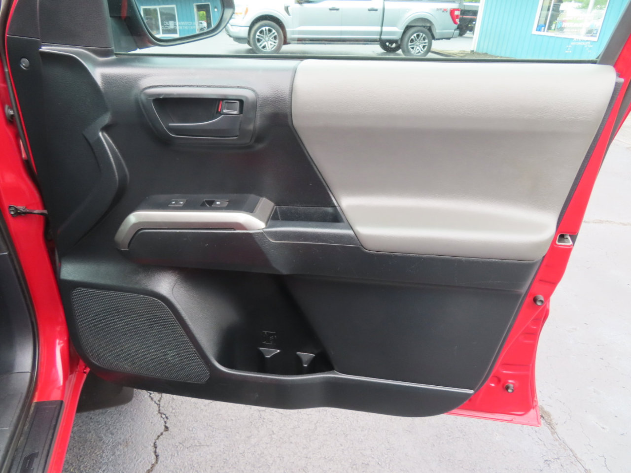 Used 2019 Toyota Tacoma SR5 image 39