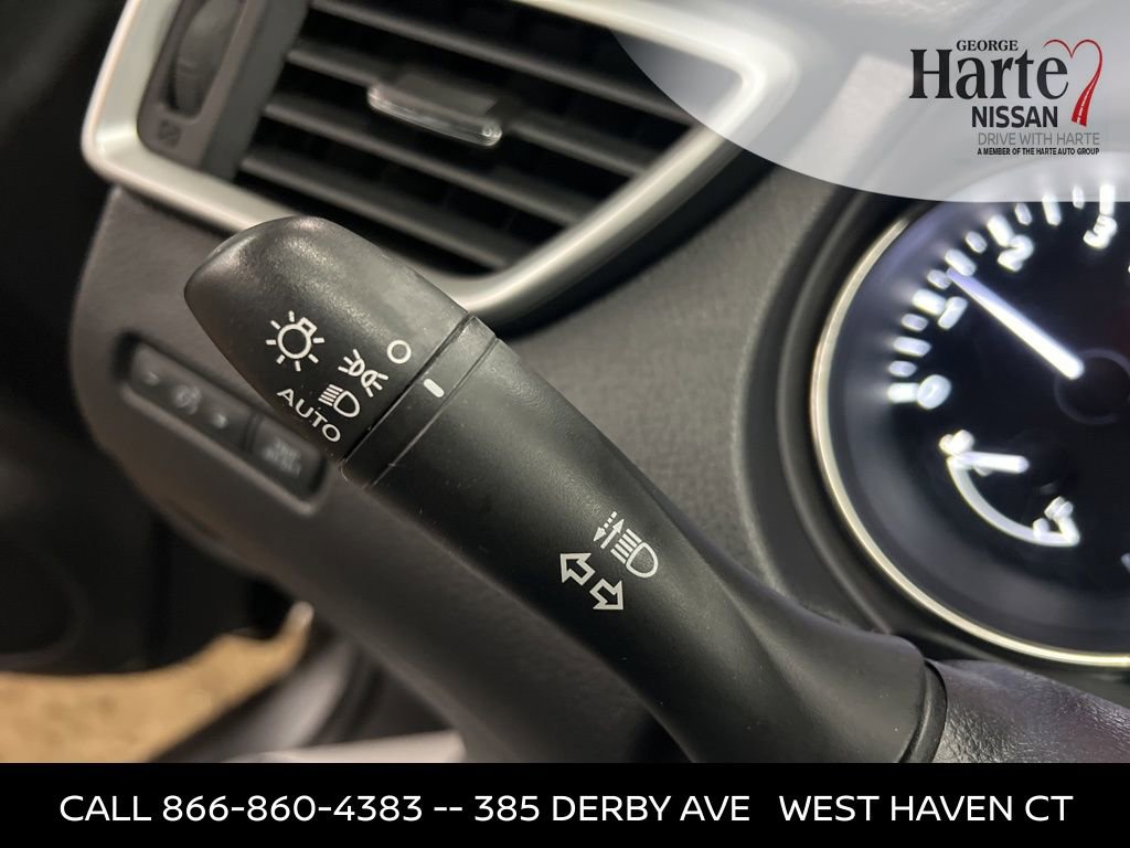 Used 2016 Nissan Rogue SV image 44