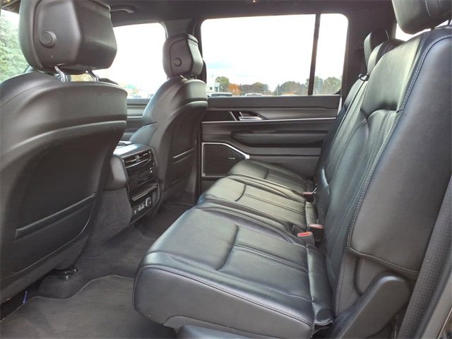 Used 2023 Jeep Wagoneer L Series II image 10