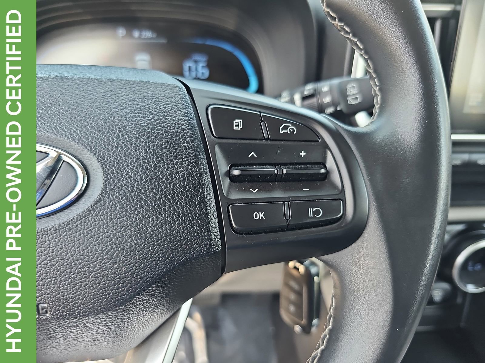 Certified 2023 Hyundai Venue SEL FWD image 17