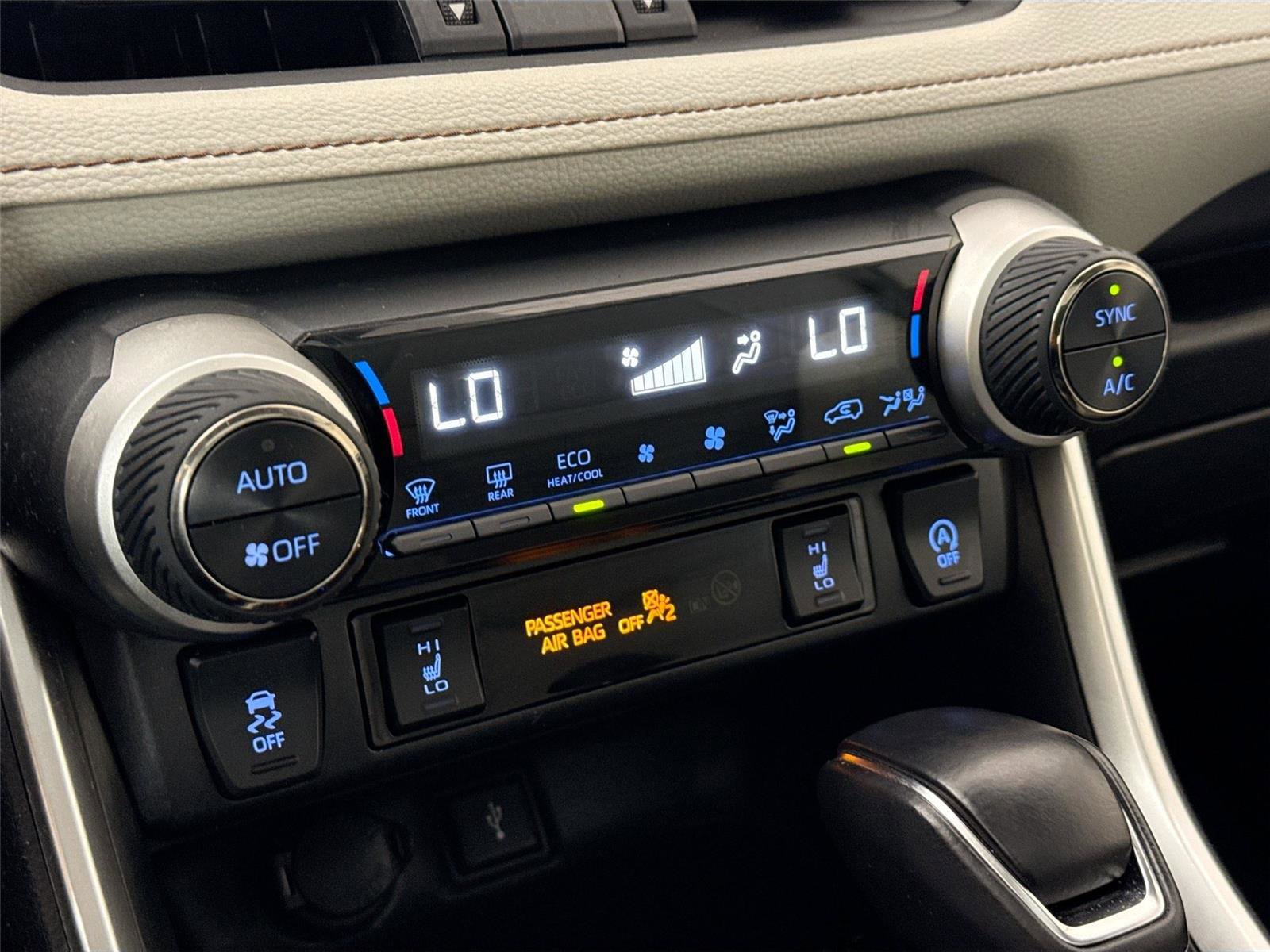 Used 2020 Toyota RAV4 XLE Premium FWD image 25