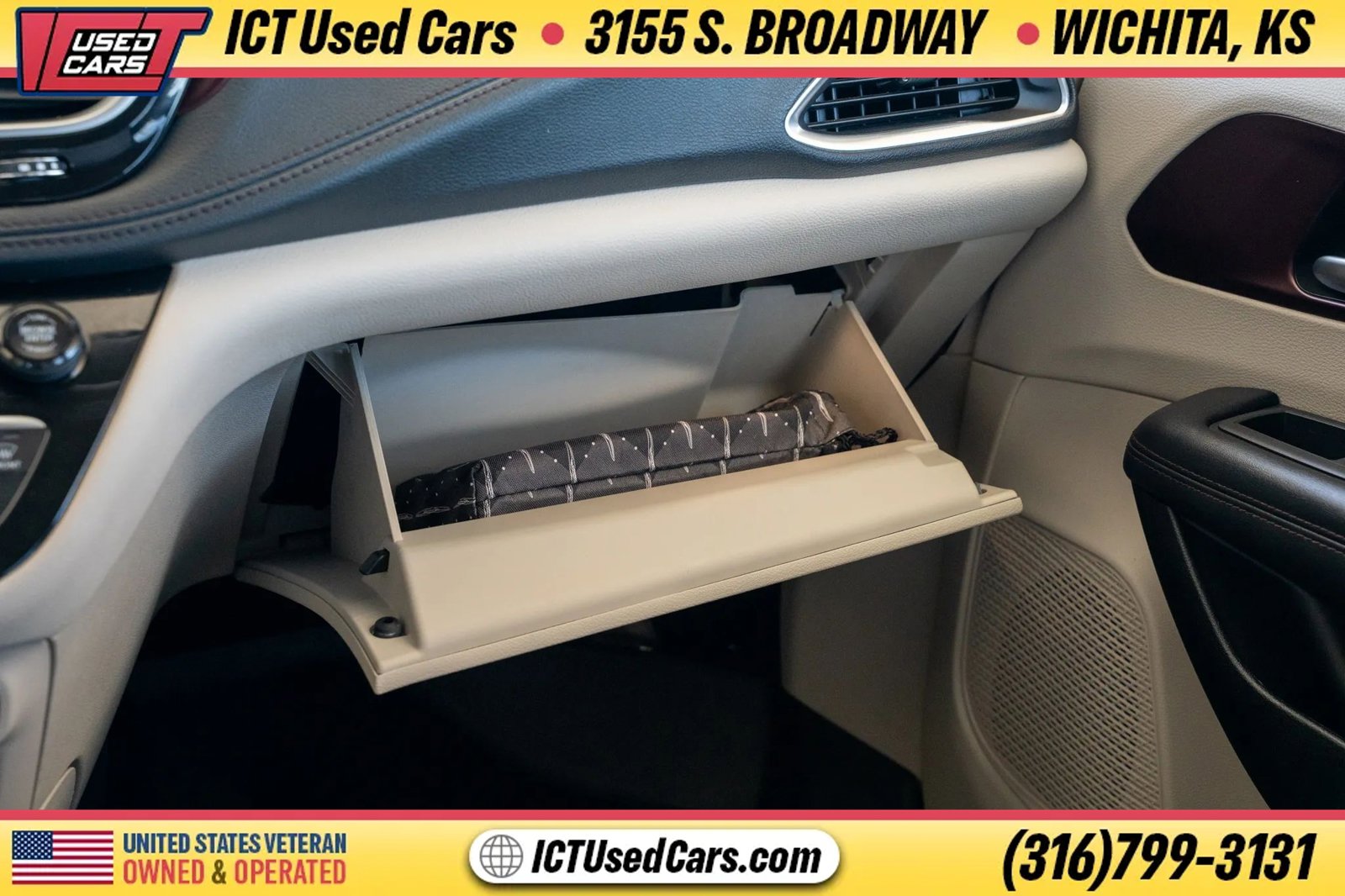 Used 2020 Chrysler Pacifica Limited FWD image 28