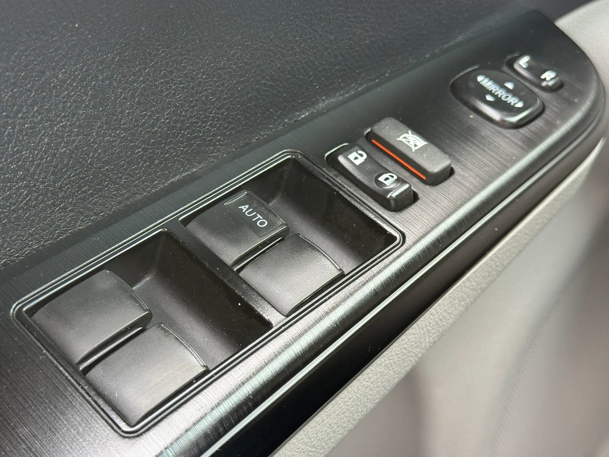 Used 2014 Toyota Camry L FWD image 23