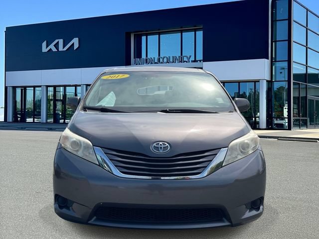 Used 2017 Toyota Sienna LE FWD image 2
